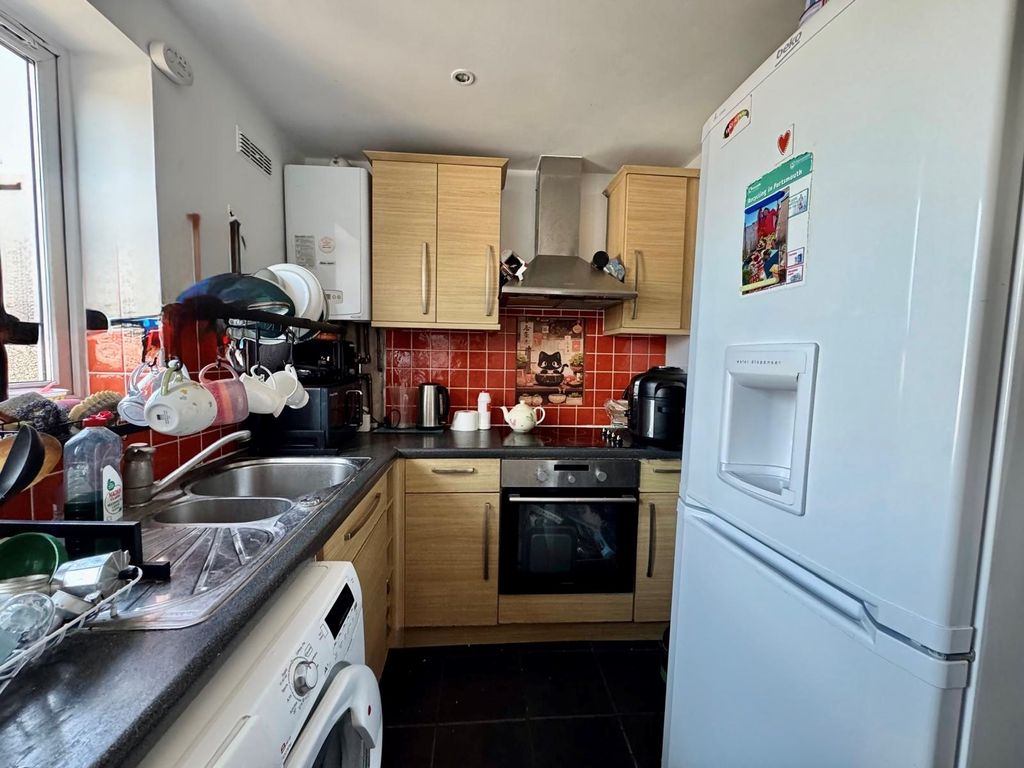Property photo 3 of 6