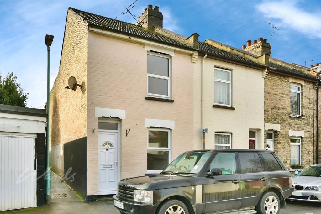 Property photo 1 of 9 Glanville Front