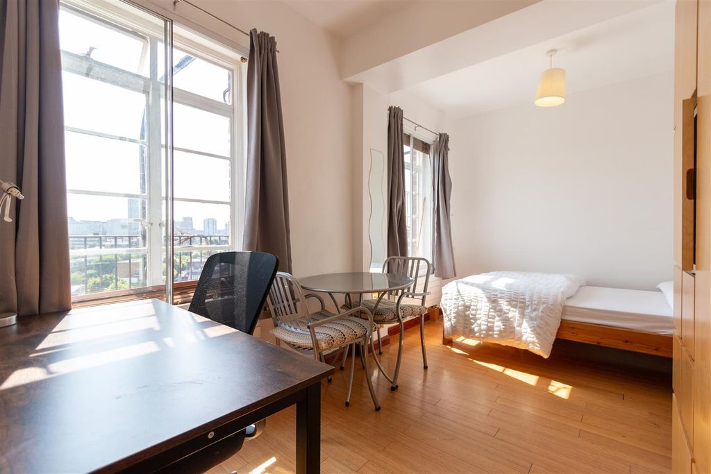 Property photo 2 of 5 Studio Room (1 Of 1).Jpg