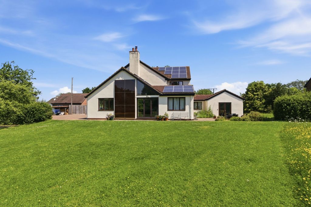 Property photo 1 of 33