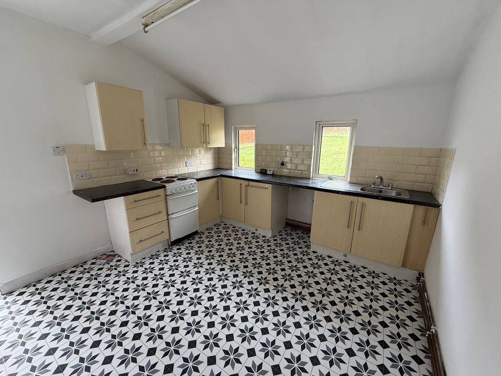 Property photo 2 of 8 Kitchen