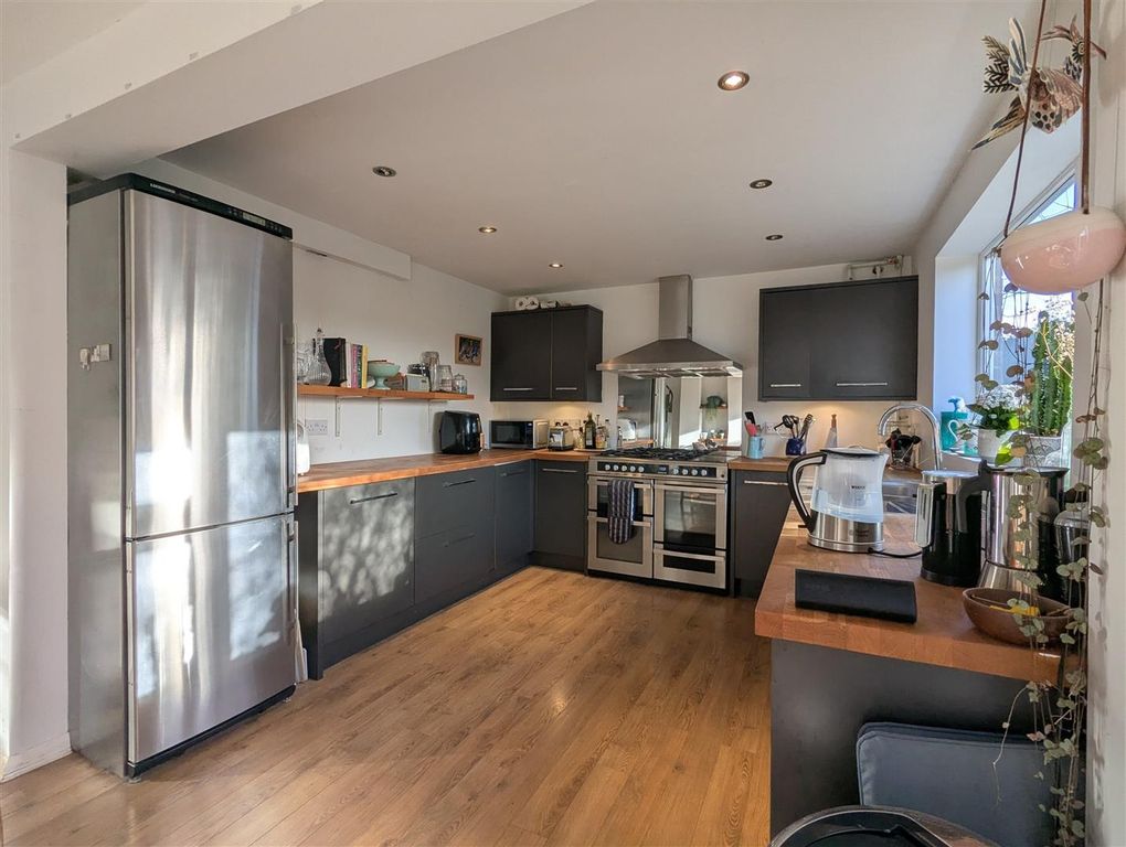 Property photo 1 of 13 Kitchen.Jpg