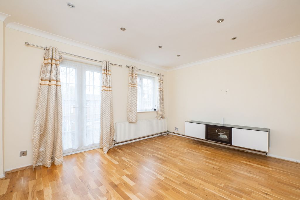 Property photo 2 of 17 Picture No. 10