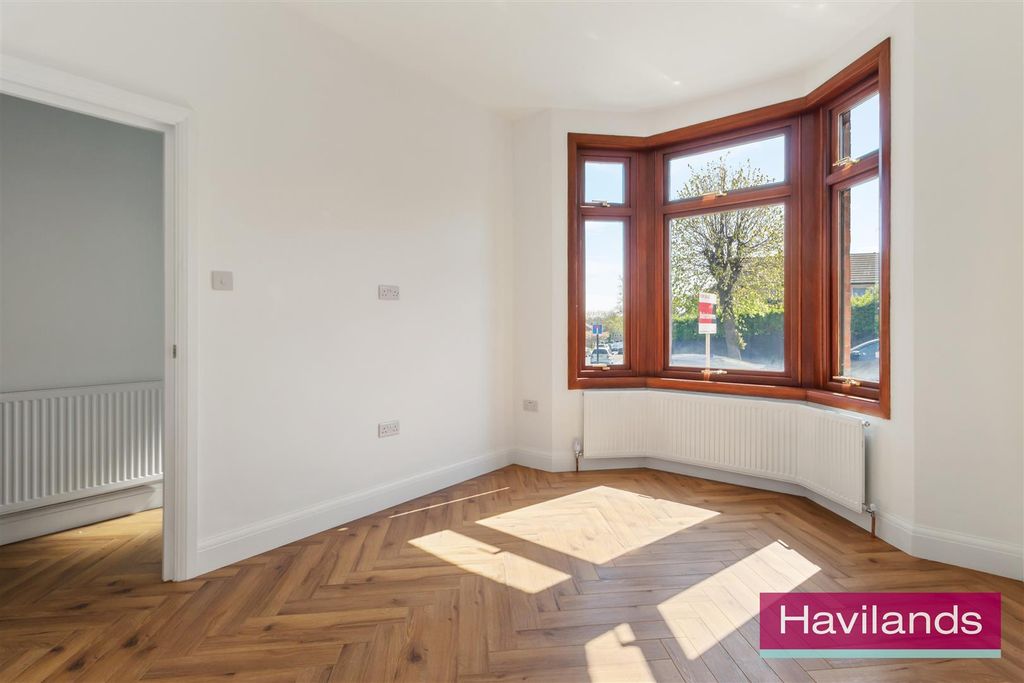 Property photo 2 of 14 Chelmsford Road-4.Jpg