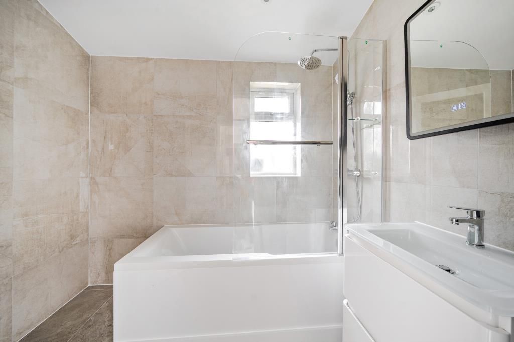 Property photo 3 of 19 Bathroom