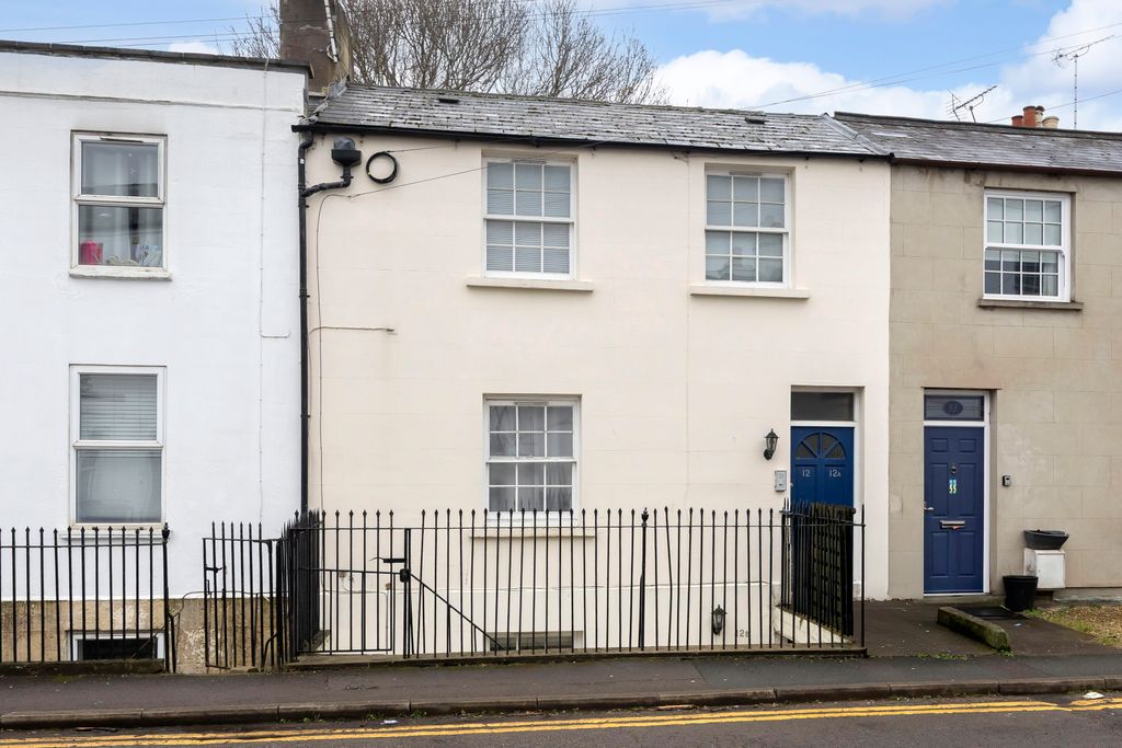 Property photo 3 of 6 Gloucester Place-01