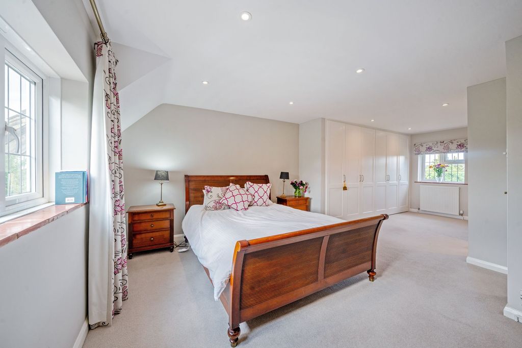 Property photo 2 of 52