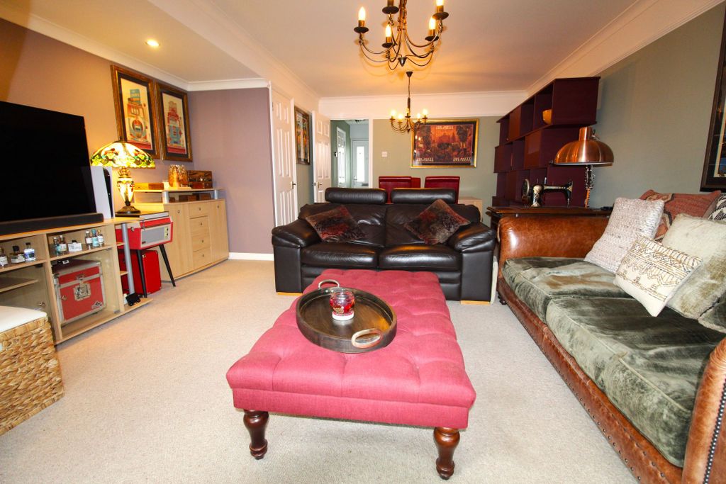 Property photo 3 of 11 Lounge Diner