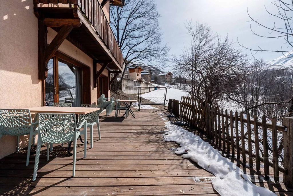 Property photo 1 of 18