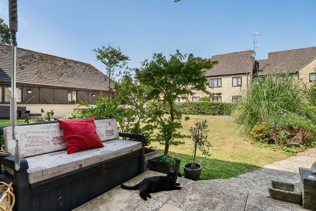 Property photo 2 of 14 Courtyard