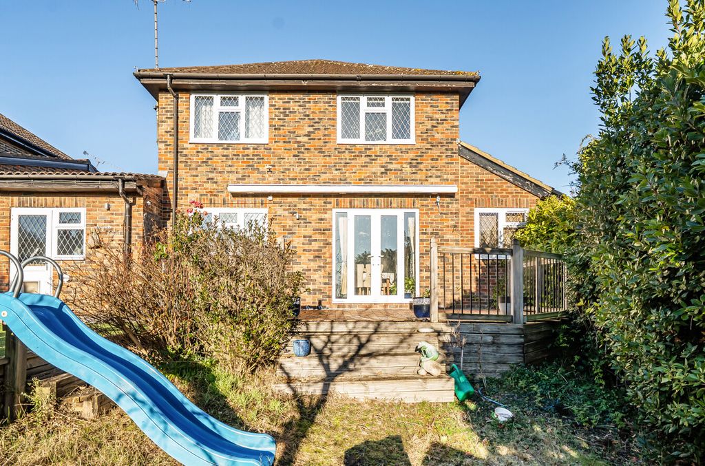 Property photo 3 of 18 1388589-3-695Bc18...