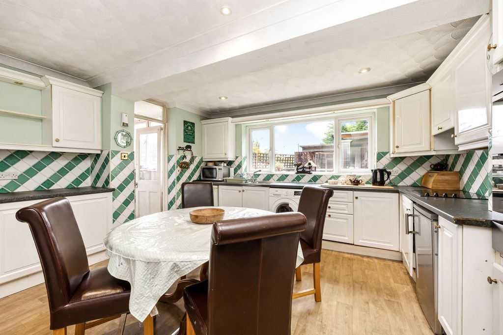 Property photo 3 of 24