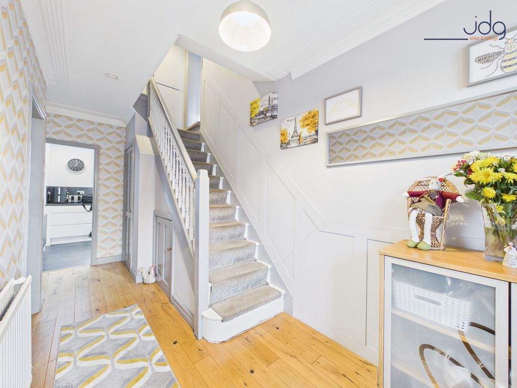 Property photo 2 of 17 Hallway