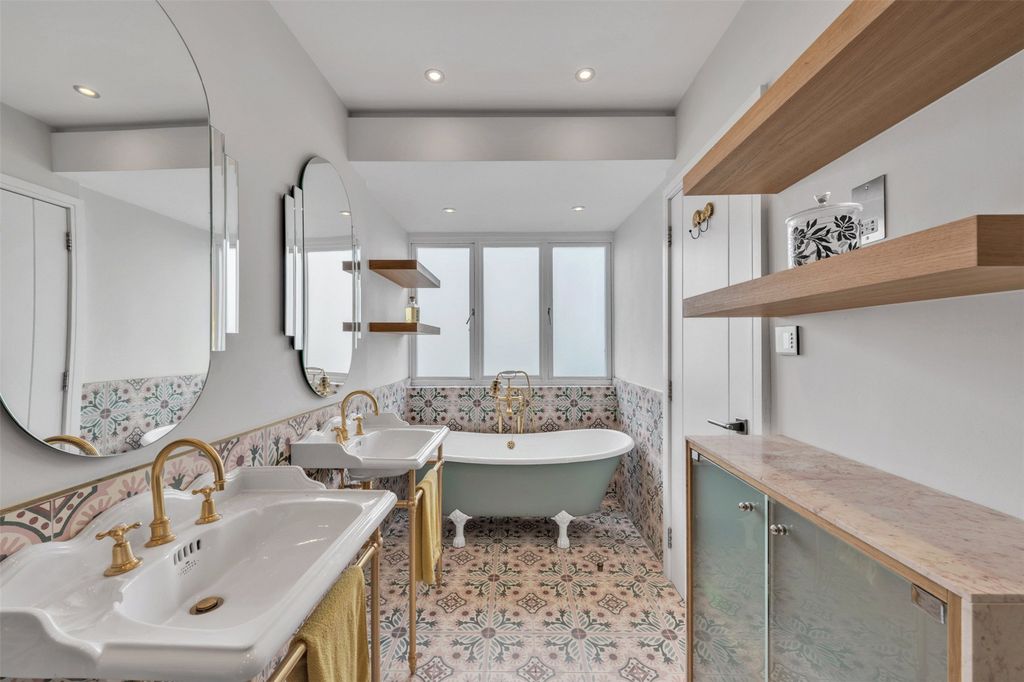 Property photo 2 of 24 Picture No. 08