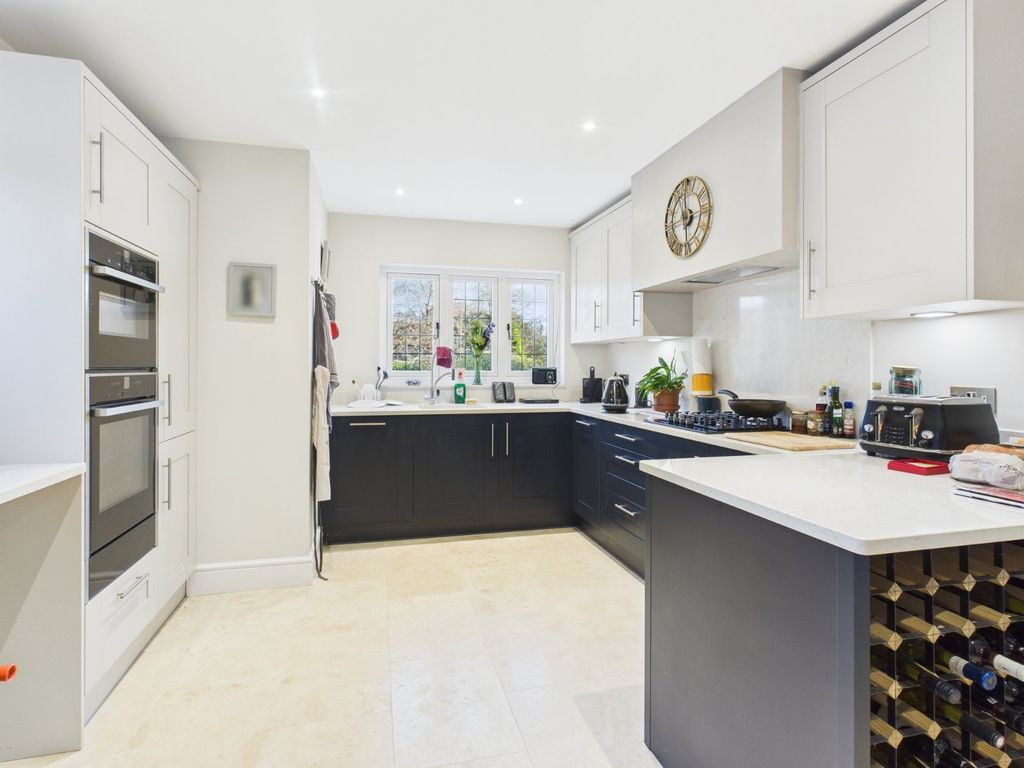 Property photo 3 of 15 Kitchen