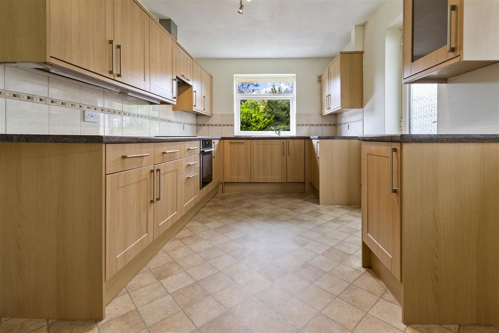 Property photo 3 of 21 9 Southsea Avenue-006.Jpg