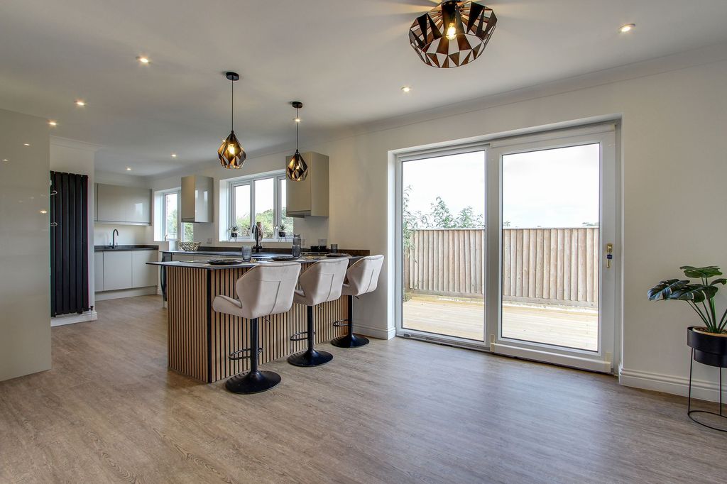 Property photo 3 of 54