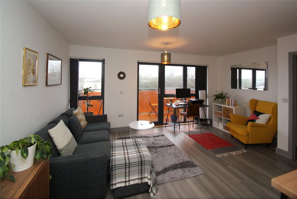 Property photo 2 of 7 Picture No. 10