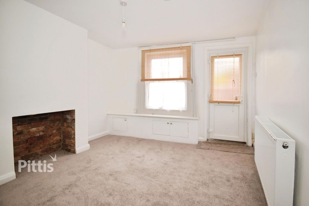 Property photo 3 of 10