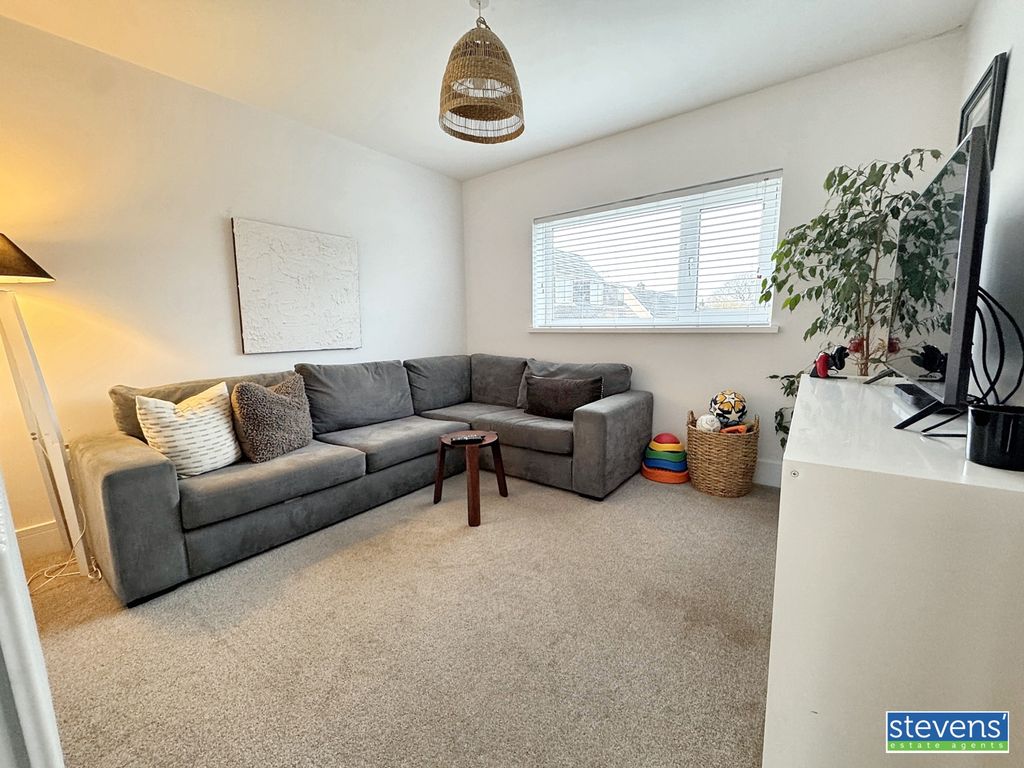 Property photo 2 of 18 Image00007