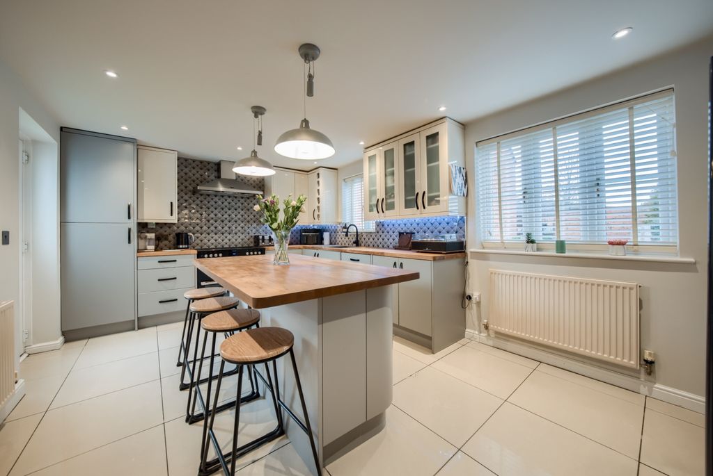 Property photo 3 of 24 Xt5A4903-Hdr(3)