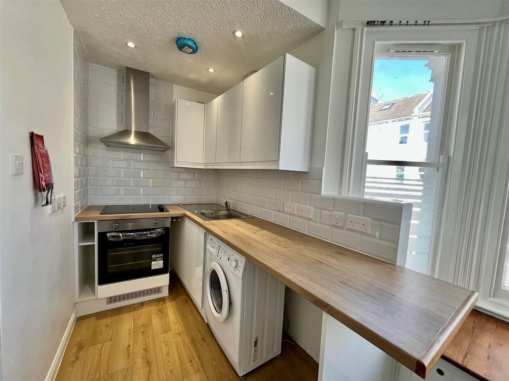 Property photo 3 of 18 4.Jpg