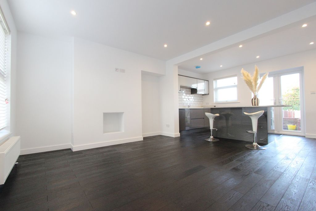 Property photo 2 of 8 Photo 7