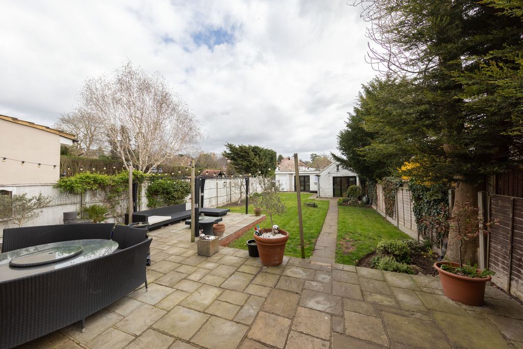 Property photo 2 of 26