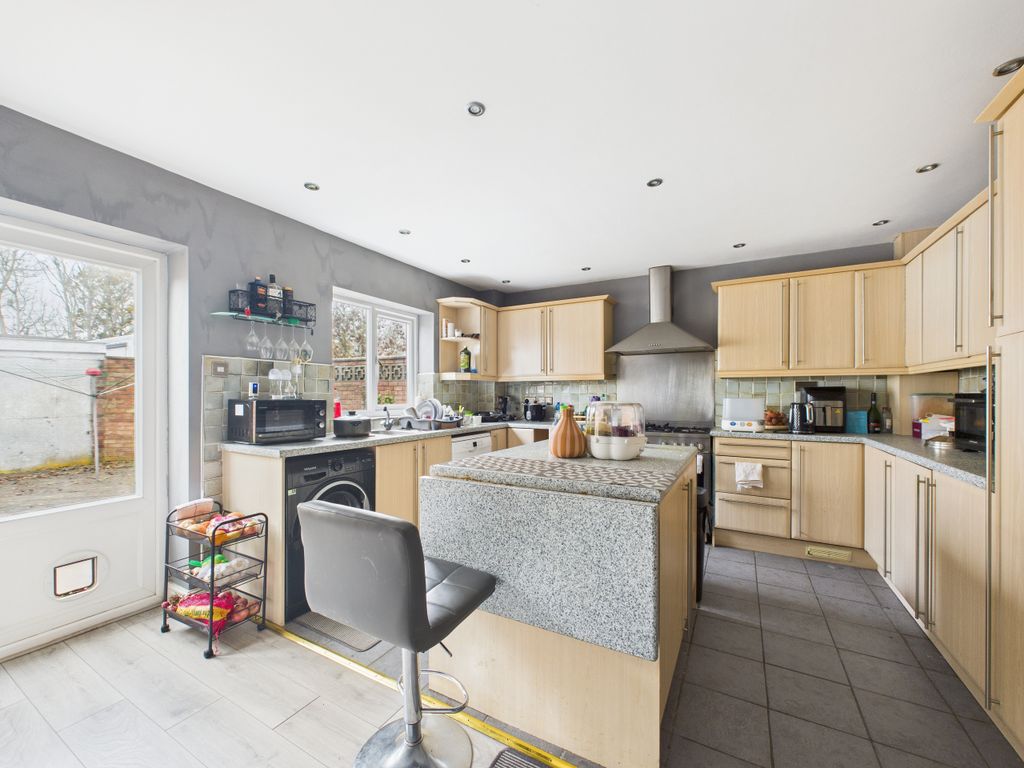 Property photo 2 of 10 Cam02536G0-Pr0023-Still015