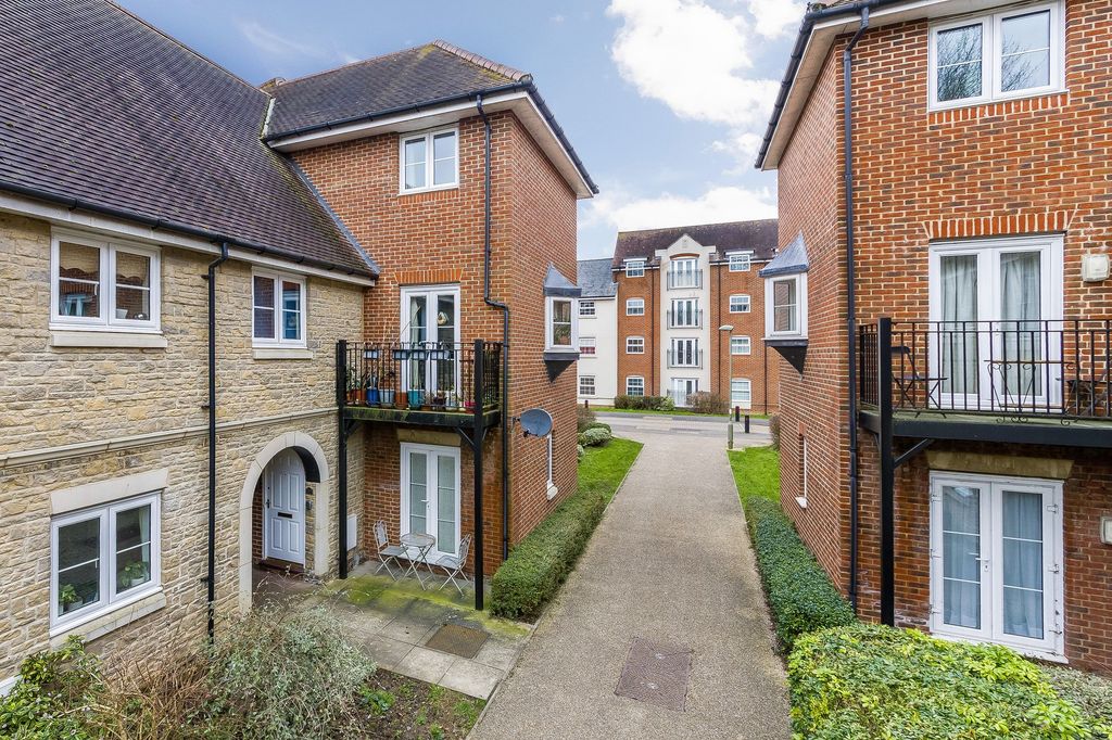 Property photo 1 of 21