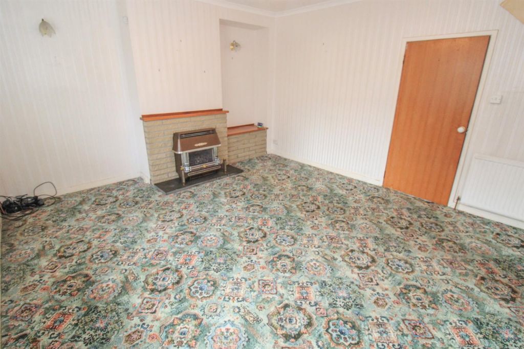 Property photo 3 of 24 Lounge