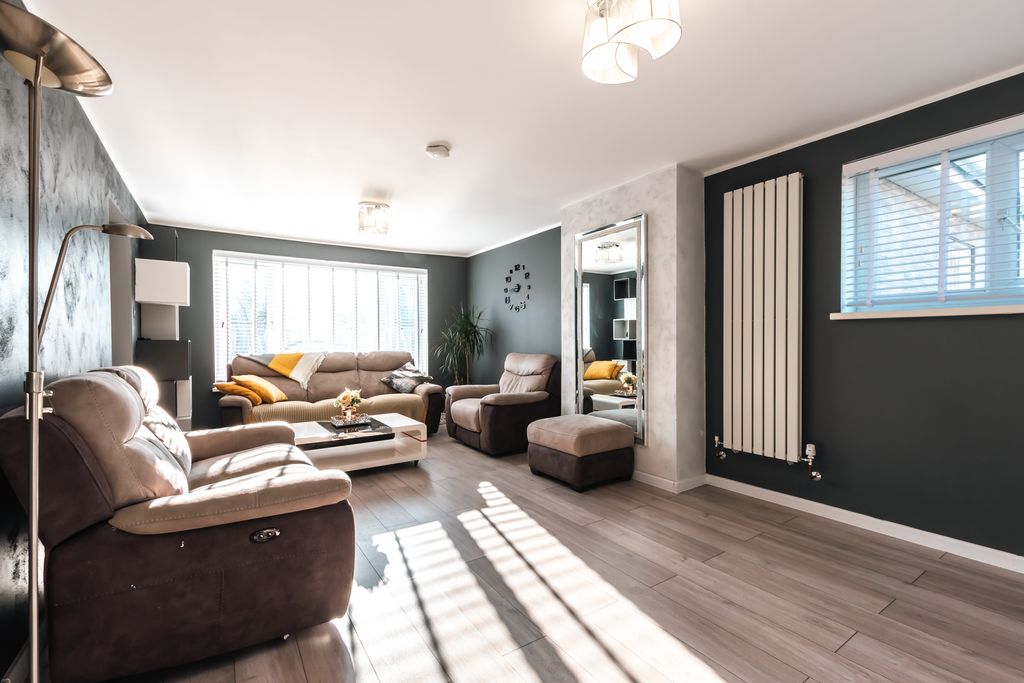 Property photo 3 of 37