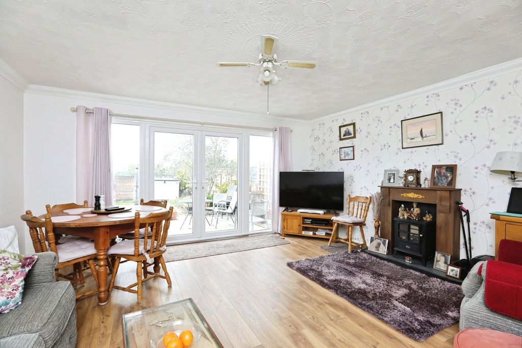 Property photo 2 of 17 Photo