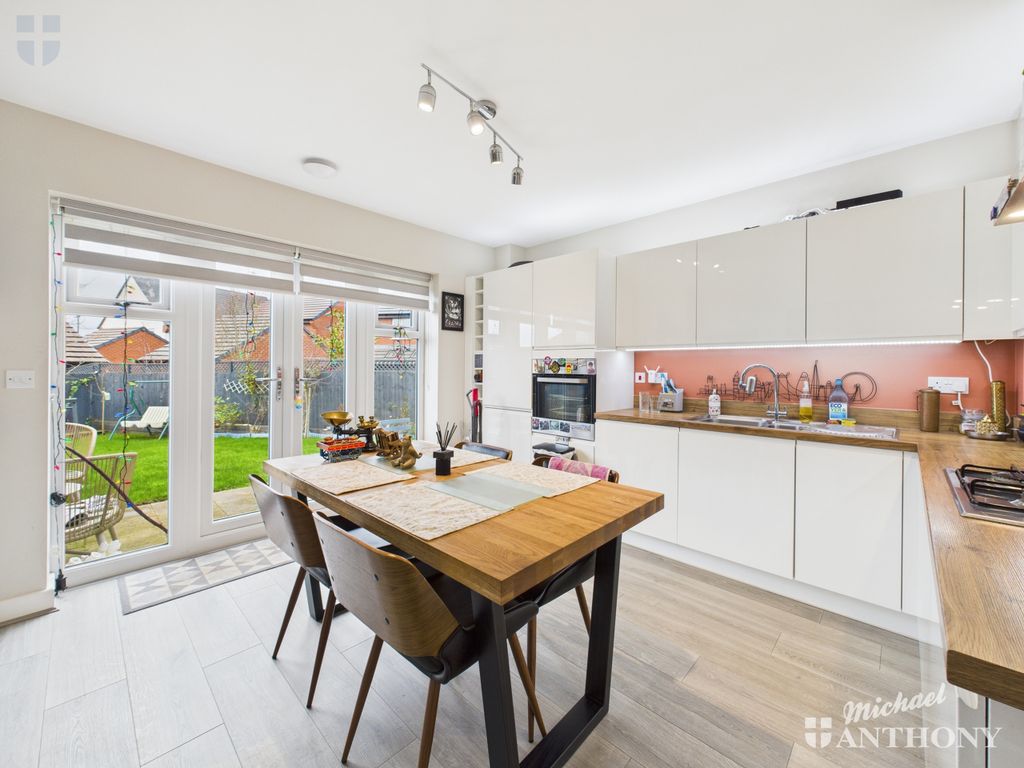 Property photo 2 of 16 Cam03852G0-Pr0493-Still007