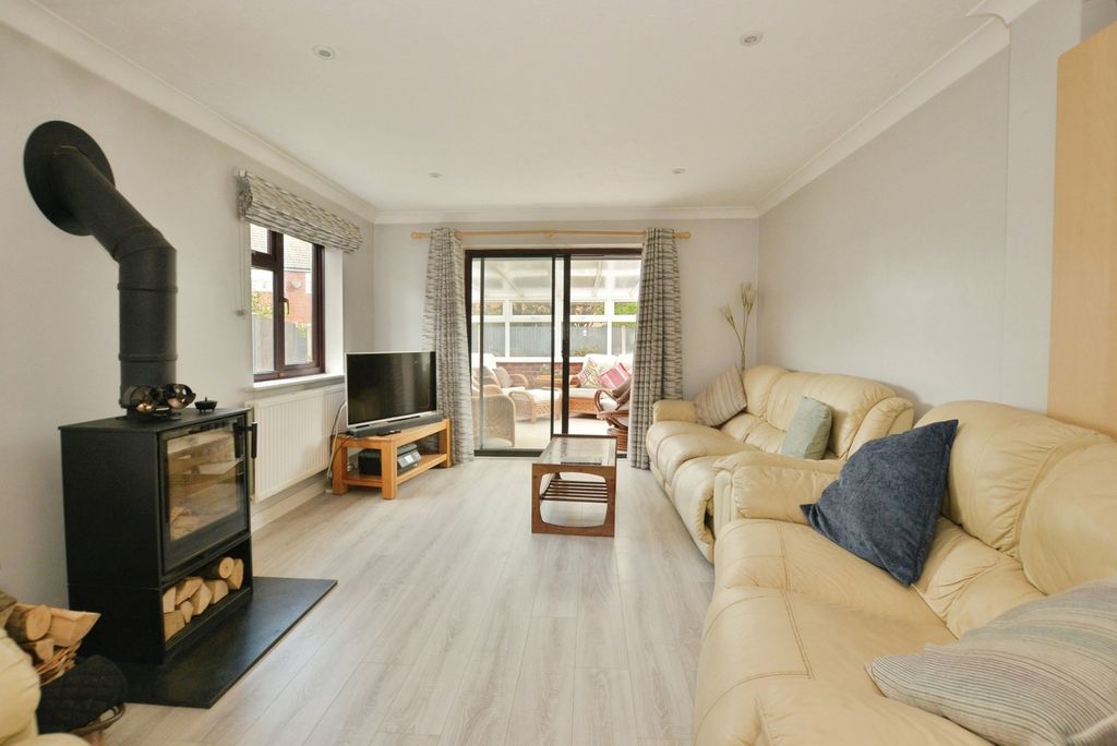 Property photo 2 of 16 Pbox-Img.Jpg