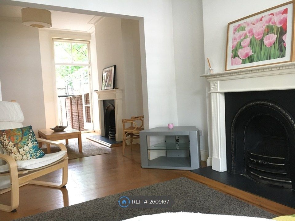 Property photo 2 of 35 Lounge