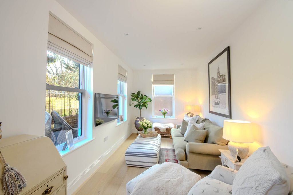 Property photo 2 of 10