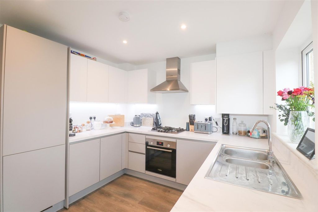 Property photo 3 of 15 Kitchen