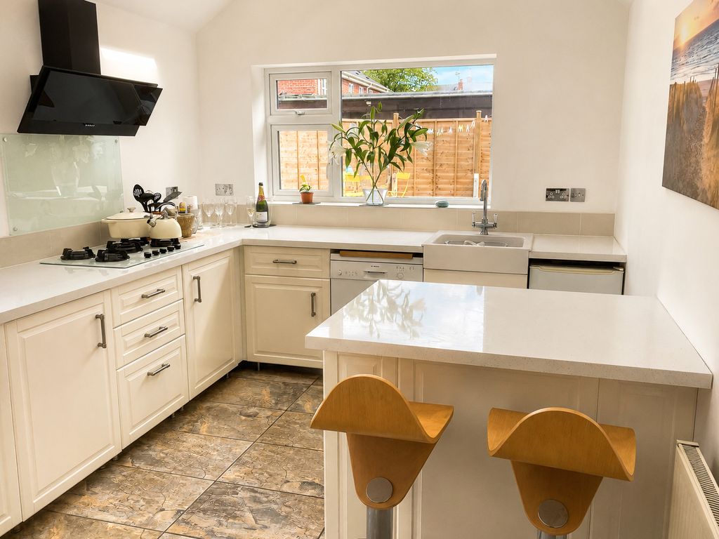 Property photo 2 of 27
