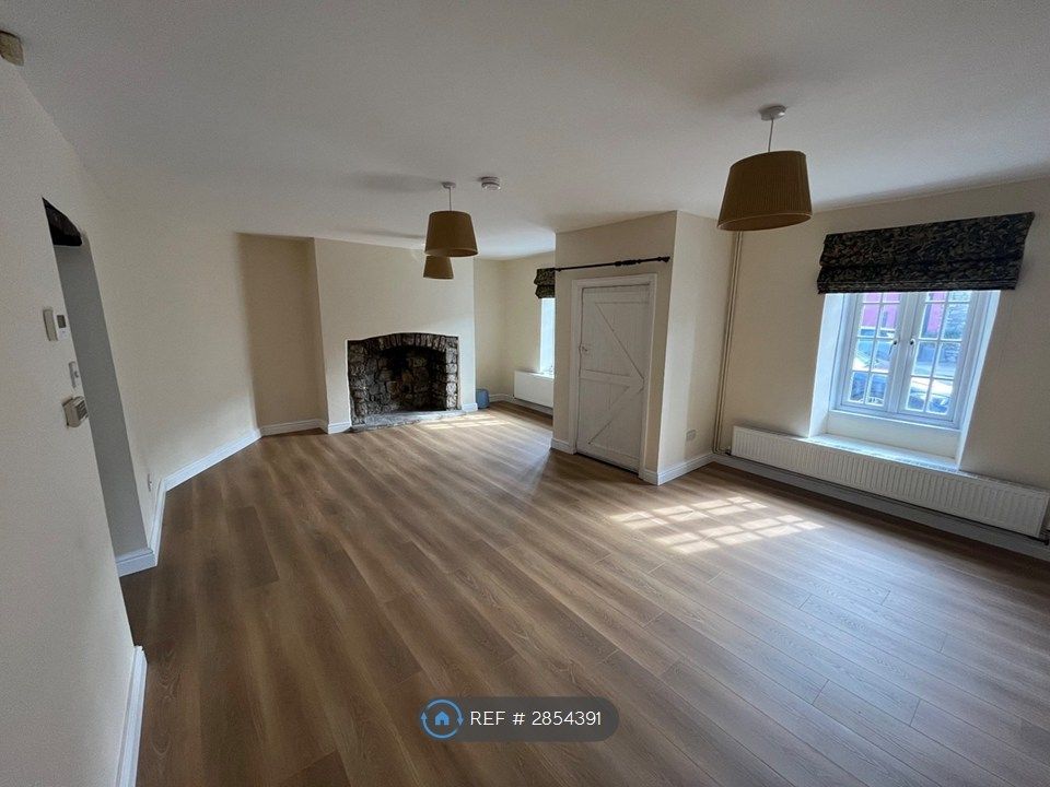 Property photo 2 of 15 Front Room