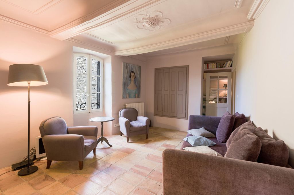 Property photo 2 of 21 Image