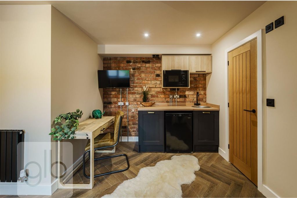 Property photo 1 of 7 1.Png