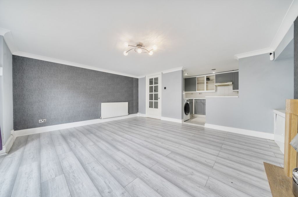 Property photo 3 of 12 1311101-14-684Ad9...
