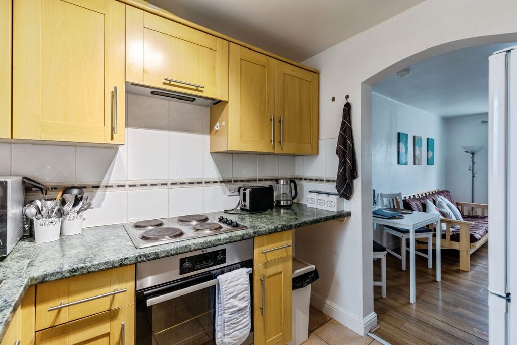 Property photo 2 of 24