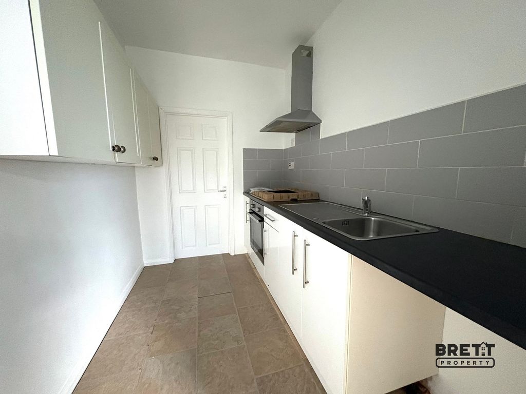 Property photo 2 of 4 Kitchen