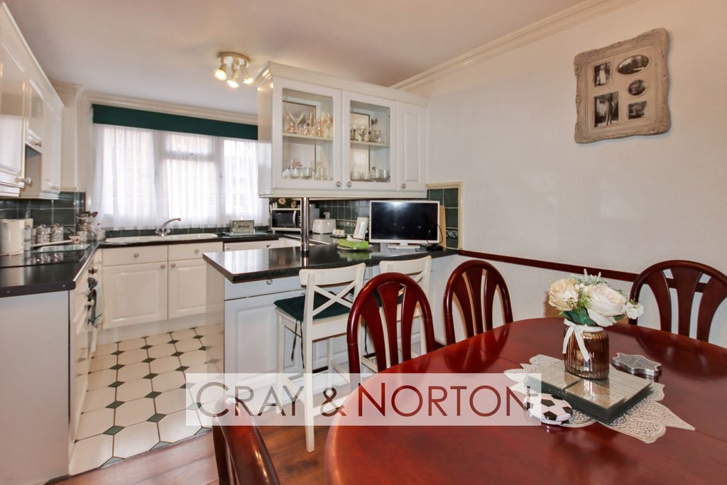 Property photo 2 of 11 Photo 7