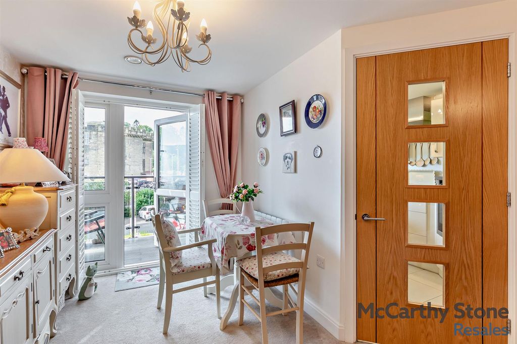 Property photo 3 of 12 8656053-Interior11-800.Jpg