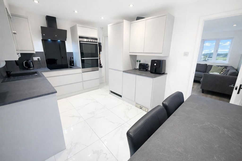 Property photo 3 of 10 Kitchen 1.Jpg