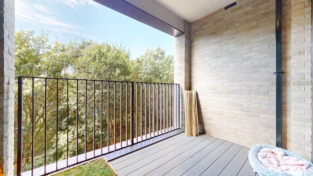 Property photo 2 of 12 Balcony 66ba332E431857227Df58925_5Cda663Ea7d0c7859