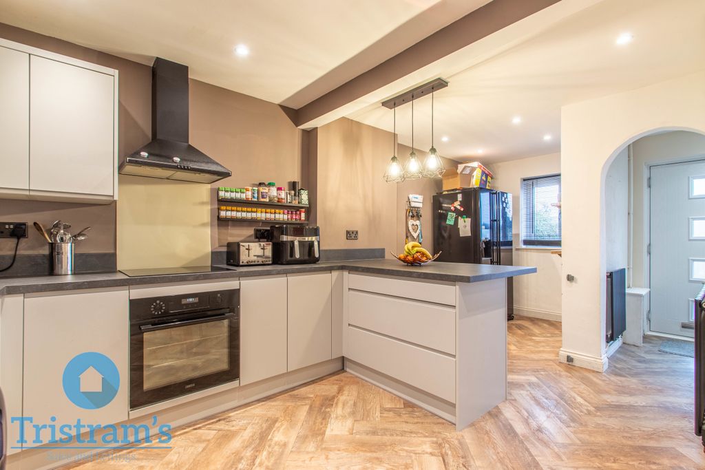 Property photo 2 of 23